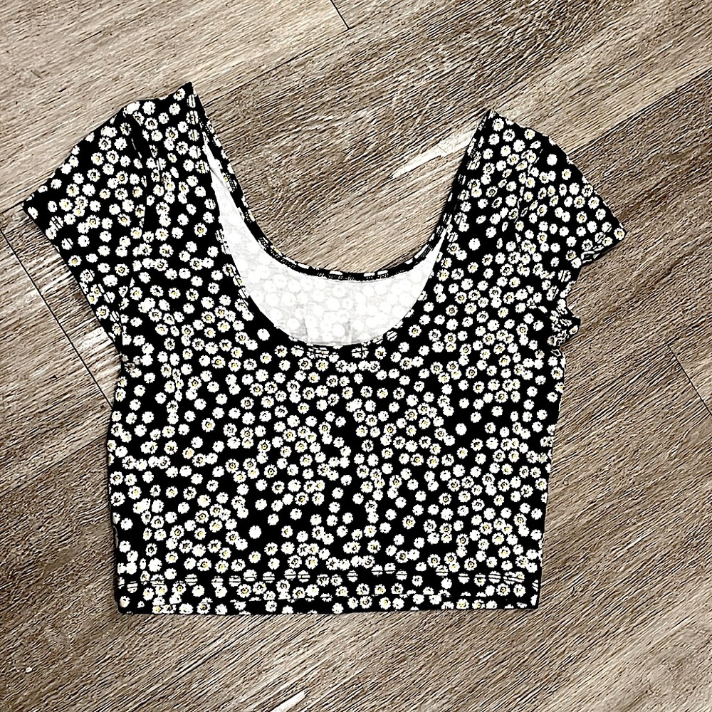 Crop top! - Picture 3 of 5
